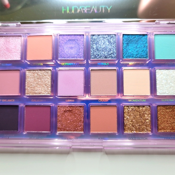 Huda Beauty Mercury Retrograde Palette. - Picture 3 of 4